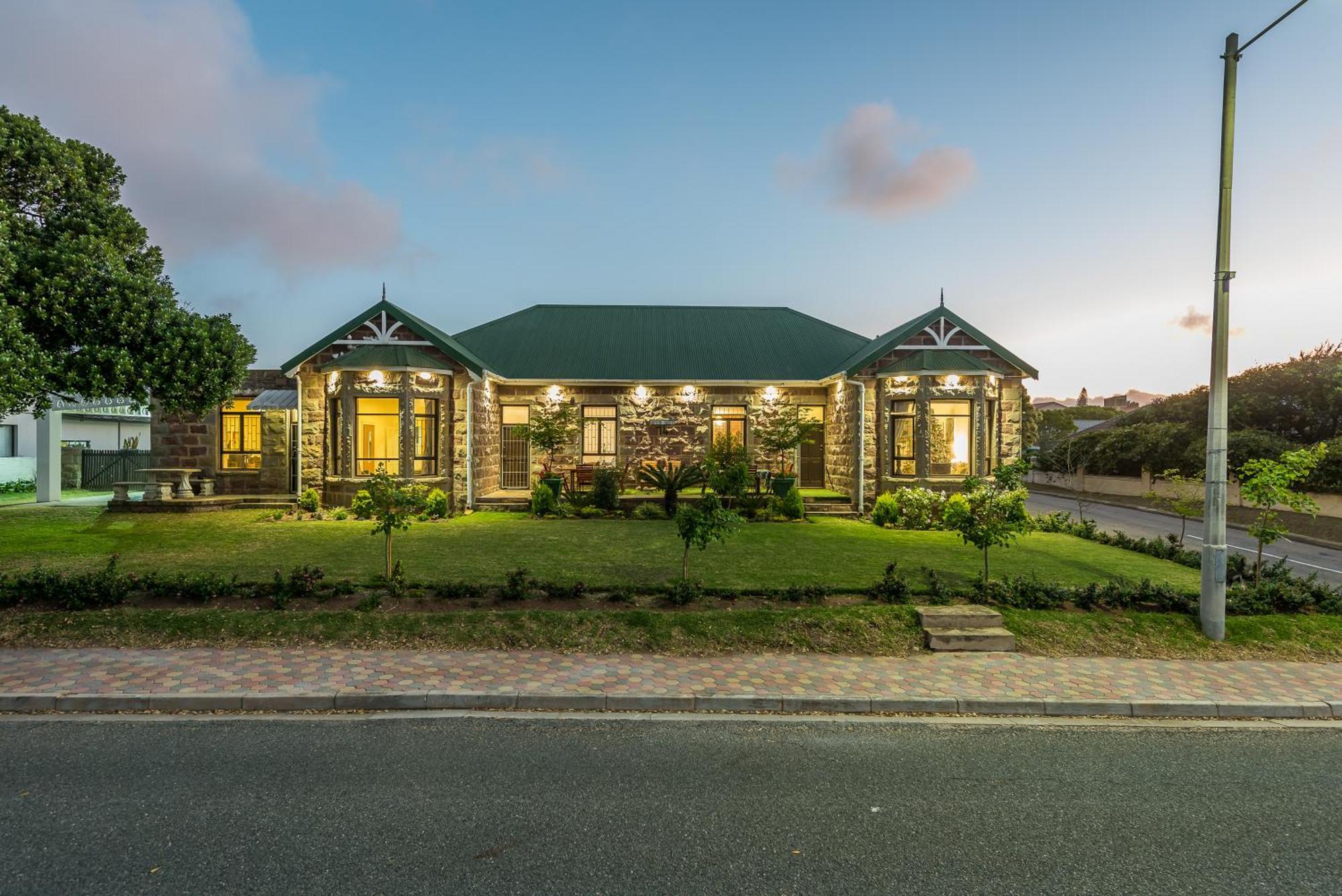 Lilla-Bett Self Catering Accommodation Mosselbaai Buitenkant foto